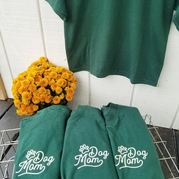 NEW DOG MOM SHIRT - Picture 2 of 3